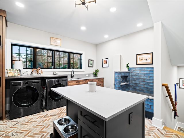 17788 Edgewater Drive, Lakewood, OH 44107