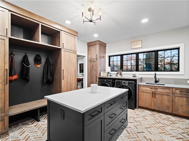 17788 Edgewater Drive, Lakewood, OH 44107