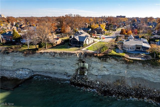 17788 Edgewater Drive, Lakewood, OH 44107