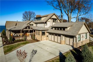 17788 Edgewater Drive, Lakewood, OH 44107