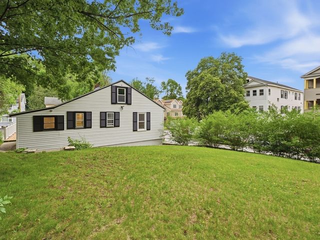 41 Bridgeport St, Worcester, MA 01604