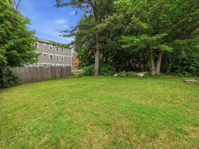 41 Bridgeport St, Worcester, MA 01604