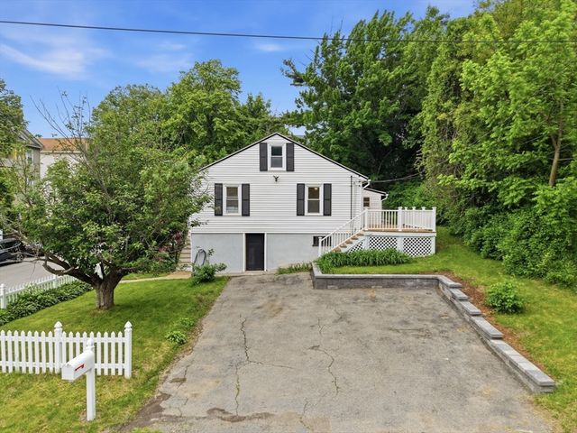 41 Bridgeport St, Worcester, MA 01604
