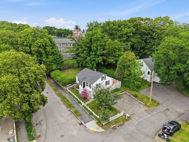 41 Bridgeport St, Worcester, MA 01604
