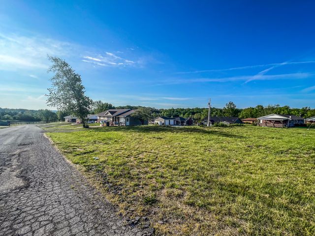 5623 HERITAGE HWY, Jefferson City, MO 65109