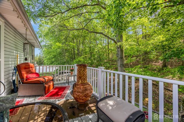 7 S Brook Drive, Milltown, NJ 08850