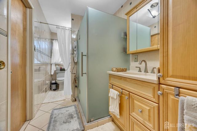 7 S Brook Drive, Milltown, NJ 08850
