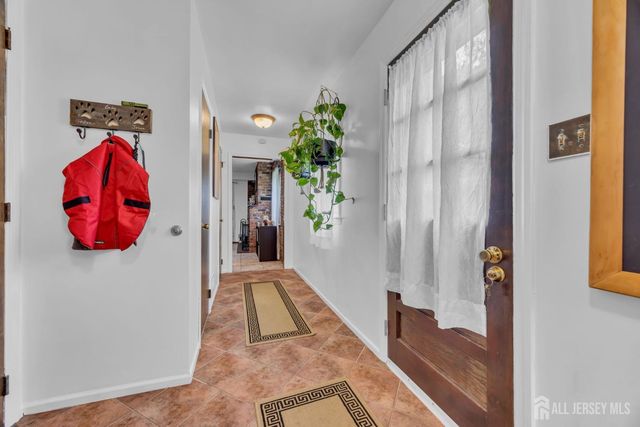 7 S Brook Drive, Milltown, NJ 08850