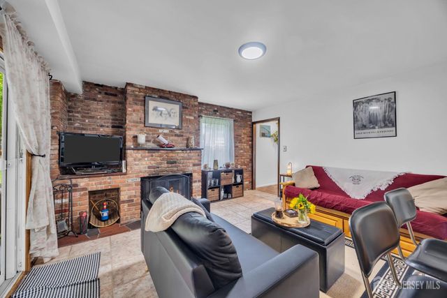 7 S Brook Drive, Milltown, NJ 08850