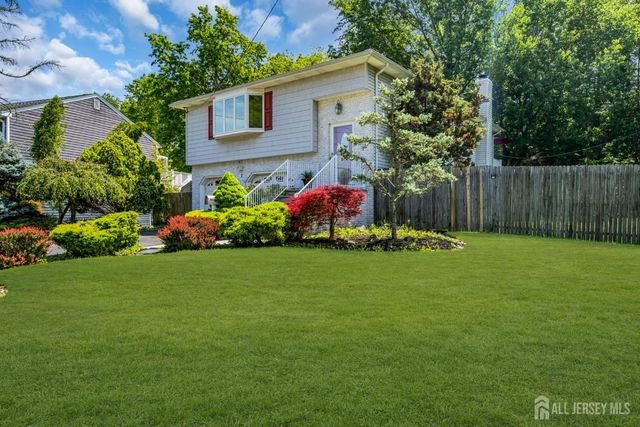 7 S Brook Drive, Milltown, NJ 08850