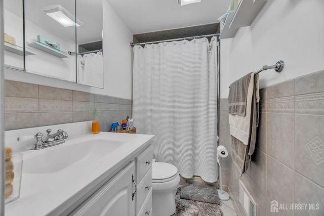 7 S Brook Drive, Milltown, NJ 08850