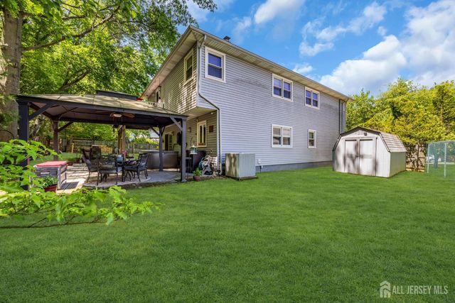 7 S Brook Drive, Milltown, NJ 08850