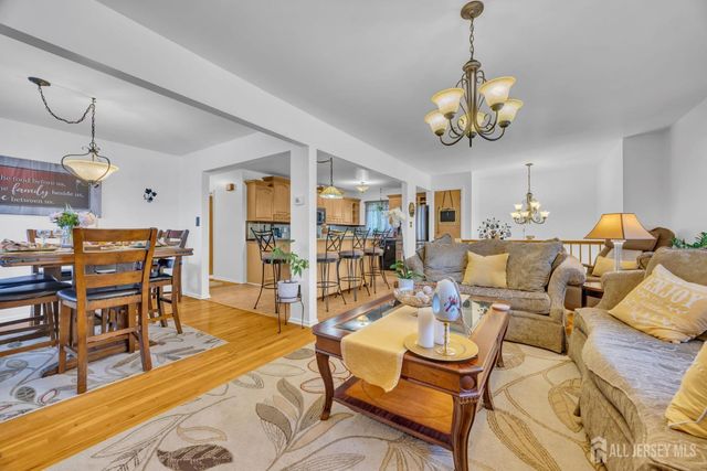 7 S Brook Drive, Milltown, NJ 08850