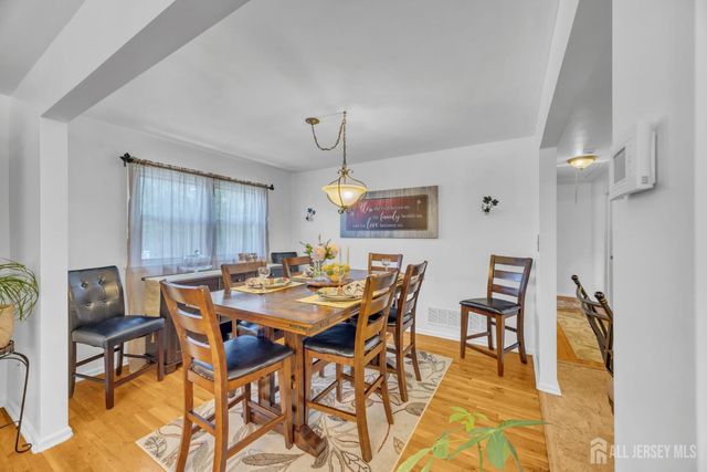 7 S Brook Drive, Milltown, NJ 08850