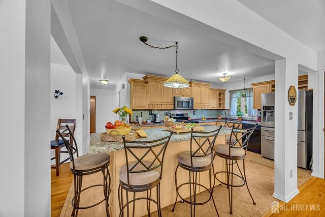 7 S Brook Drive, Milltown, NJ 08850