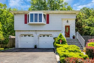 7 S Brook Drive, Milltown, NJ 08850