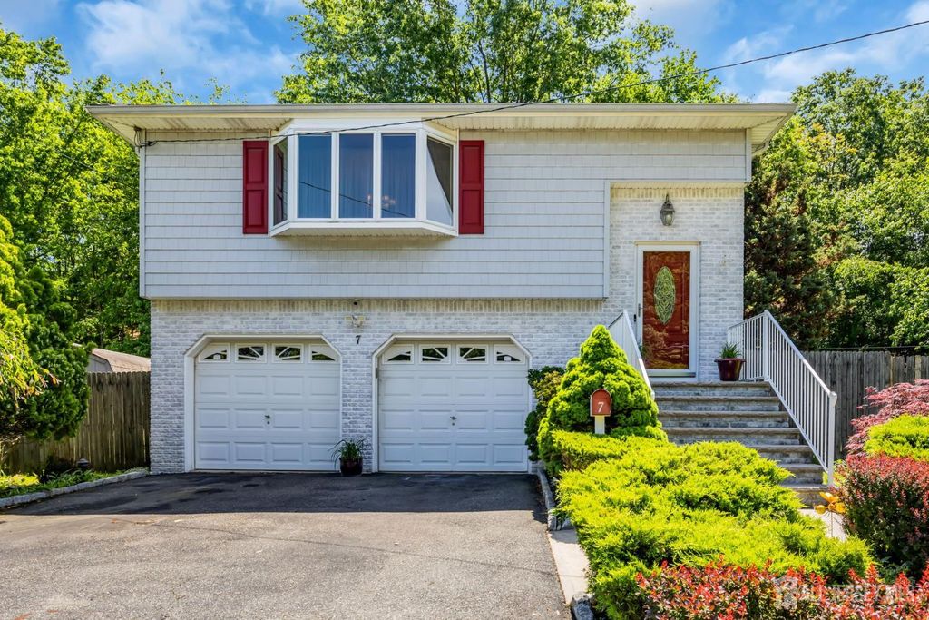 7 S Brook Drive, Milltown, NJ 08850