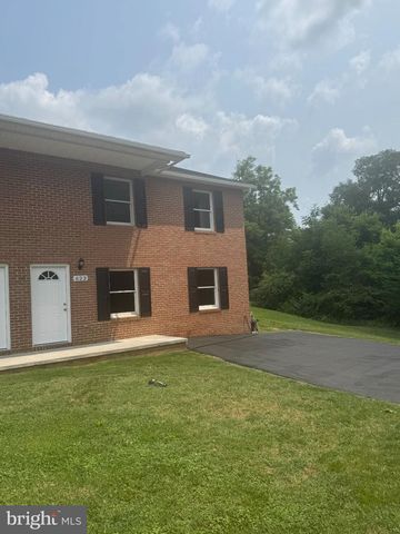 623 THOMPSON ST, Strasburg, VA 22641