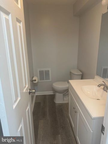 623 THOMPSON ST, Strasburg, VA 22641
