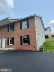 623 THOMPSON ST, Strasburg, VA 22641