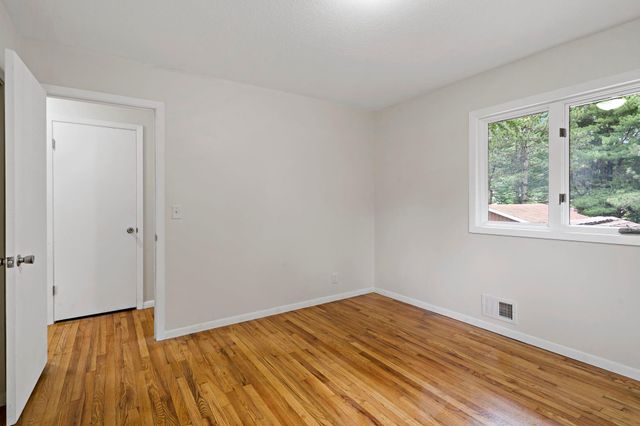 6937 Stillwater Boulevard N, Oakdale, MN 55128