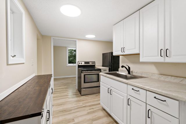 6937 Stillwater Boulevard N, Oakdale, MN 55128