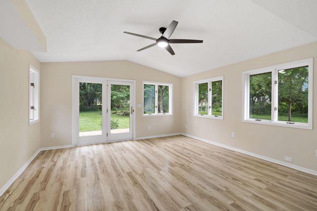 6937 Stillwater Boulevard N, Oakdale, MN 55128