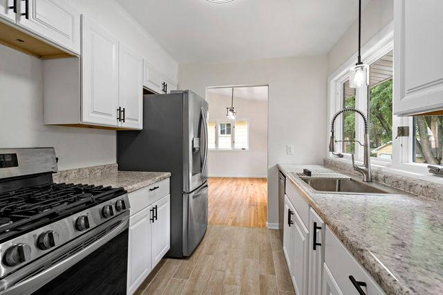 6937 Stillwater Boulevard N, Oakdale, MN 55128
