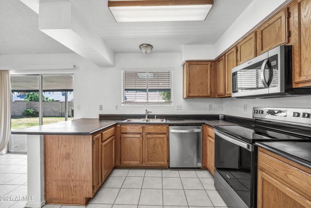 8715 W TOWNLEY Avenue, Peoria, AZ 85345