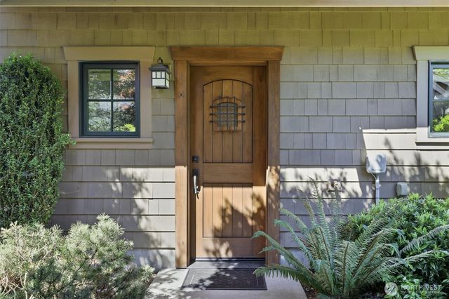 5937 37th Avenue SW, Seattle, WA 98126