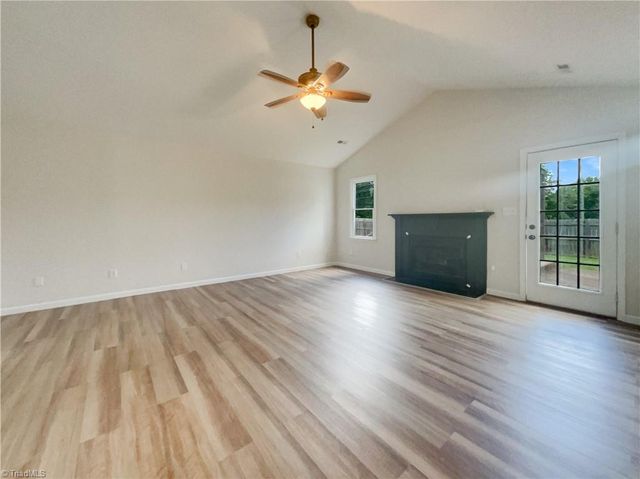 105 Stonburg Road, Clemmons, NC 27012