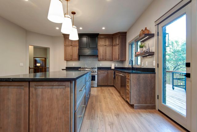 4946 S Bellhurst Avenue, Springfield, MO 65804