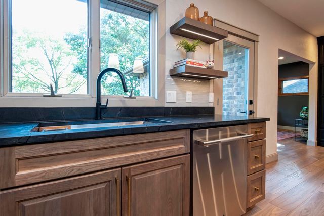 4946 S Bellhurst Avenue, Springfield, MO 65804