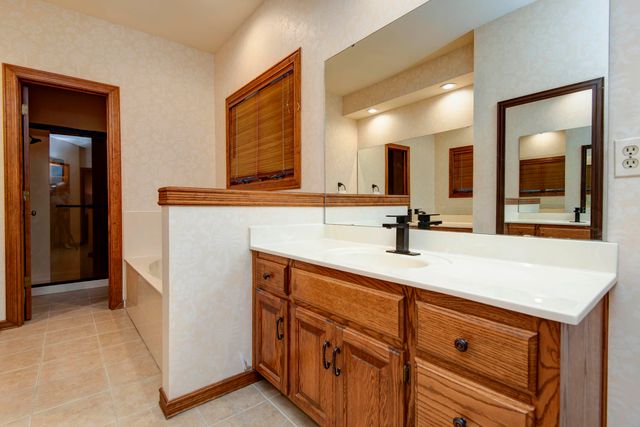 4946 S Bellhurst Avenue, Springfield, MO 65804