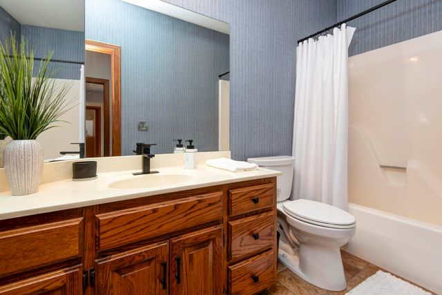 4946 S Bellhurst Avenue, Springfield, MO 65804