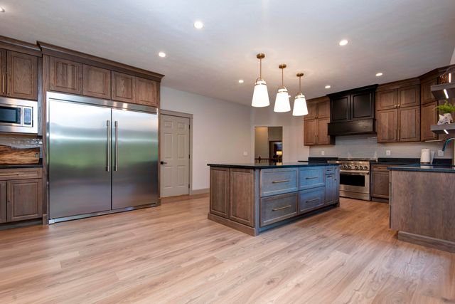 4946 S Bellhurst Avenue, Springfield, MO 65804