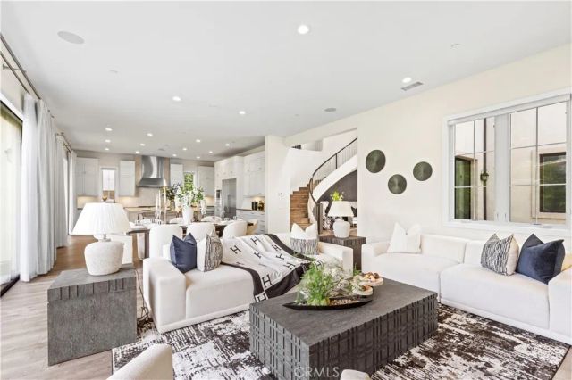 57 Pulsar, Irvine, CA 92618