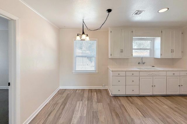 1118 Victoria Avenue, Hollister, CA 95023