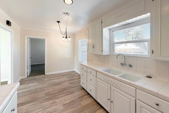 1118 Victoria Avenue, Hollister, CA 95023