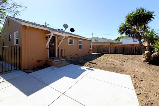 1118 Victoria Avenue, Hollister, CA 95023