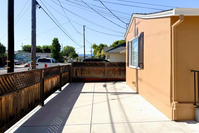 1118 Victoria Avenue, Hollister, CA 95023