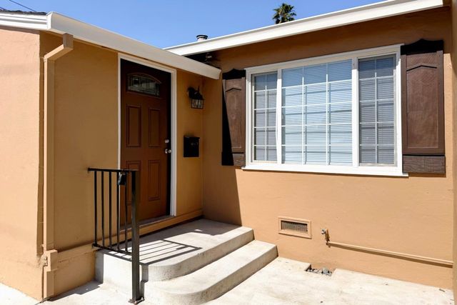 1118 Victoria Avenue, Hollister, CA 95023