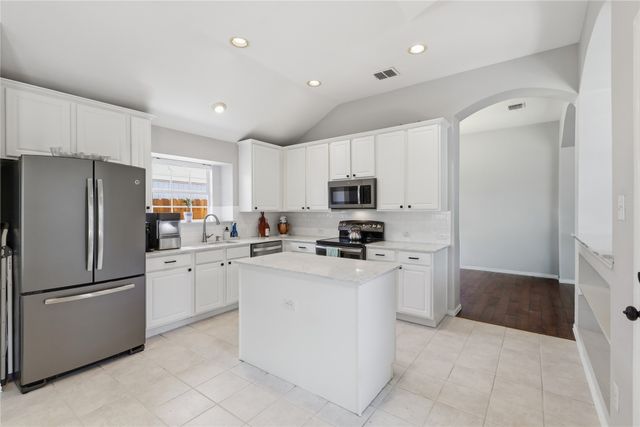 2771 Oakdale Drive, Burleson, TX 76028
