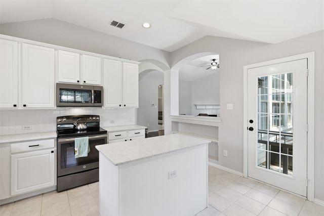 2771 Oakdale Drive, Burleson, TX 76028
