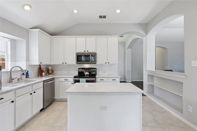 2771 Oakdale Drive, Burleson, TX 76028