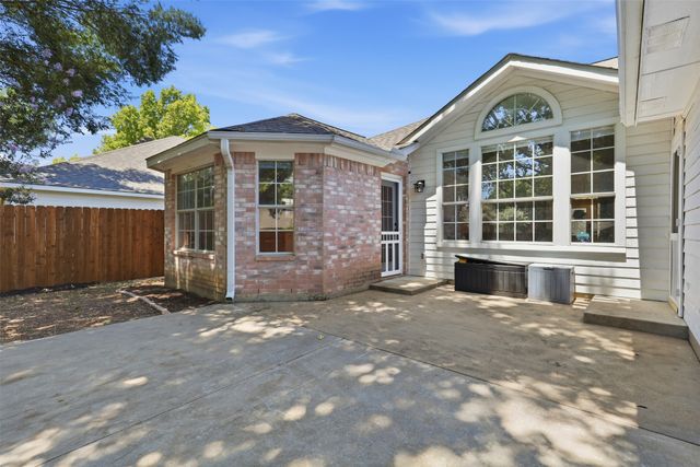 2771 Oakdale Drive, Burleson, TX 76028