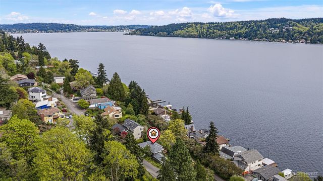 11210 Lakeside Avenue NE, Seattle, WA 98125