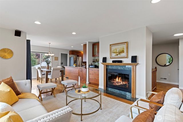 11210 Lakeside Avenue NE, Seattle, WA 98125