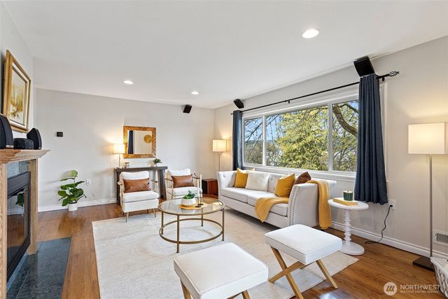 11210 Lakeside Avenue NE, Seattle, WA 98125