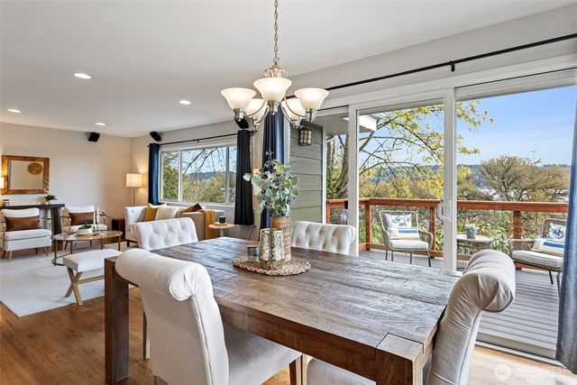11210 Lakeside Avenue NE, Seattle, WA 98125